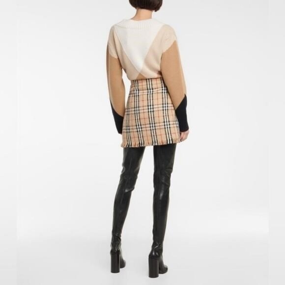 New Authentic BURBERRY Vintage Check Bouclé Mini Skirt | Size 0 | Archive Beige - Picture 10 of 14